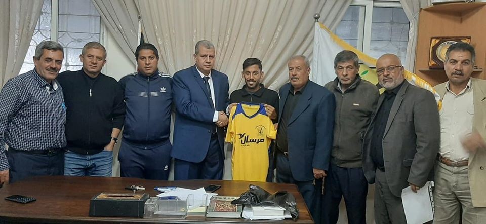 السطري في المنتصف