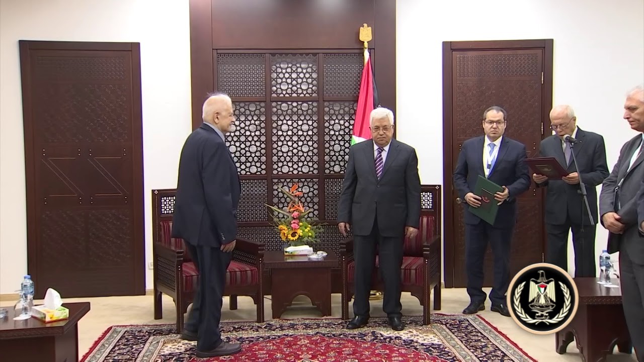 انفوجرافيك: 6 احتمالات لتأخر الرئيس عباس في إصدار مرسوم الانتخابات