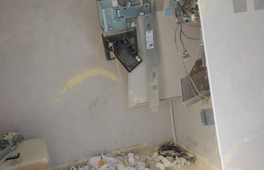 أحد الصرافات التي تم سرقها