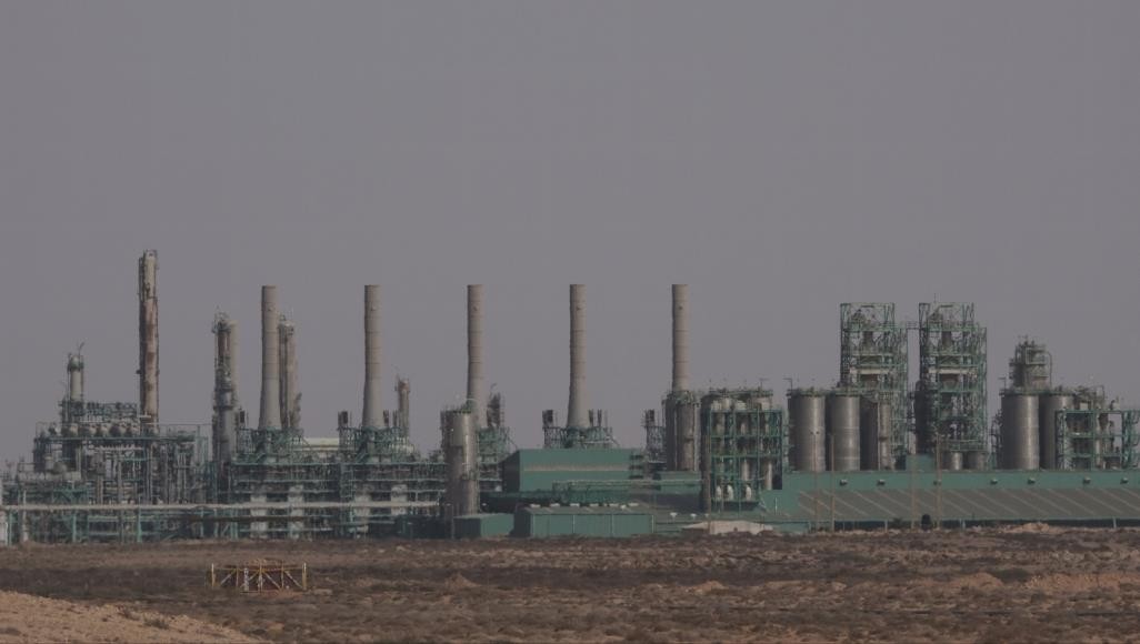 مؤسسة النفط الليبية قالت إن وقف تصدير الخام سيؤدي إلى خسارة صادرات حجمها 700 ألف برميل يوميا
