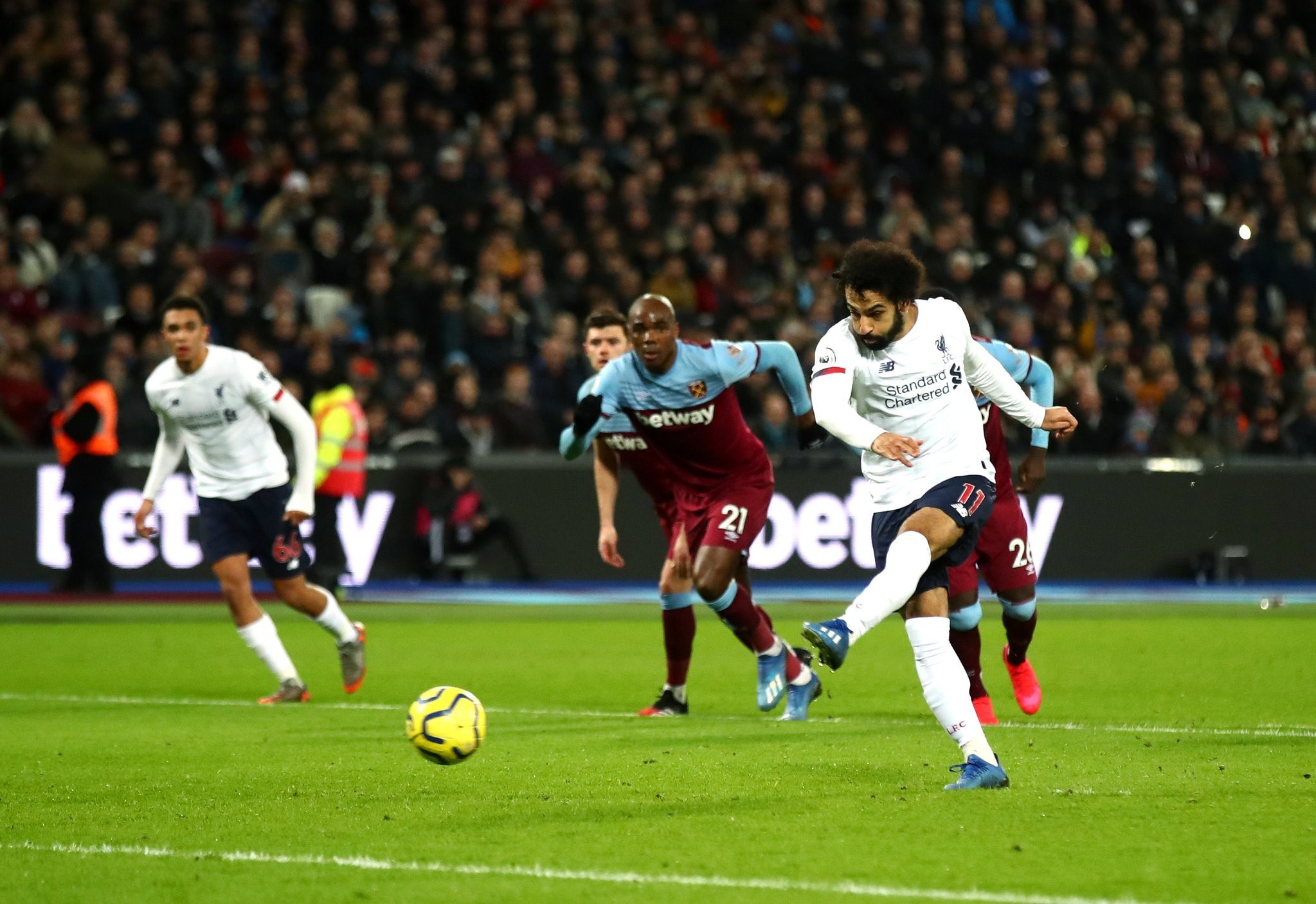 جانب من مباراة سابقة بين الطرفين