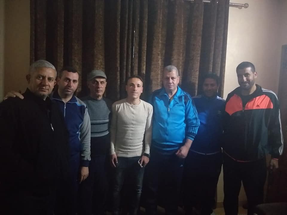 النمنم في المنتصف