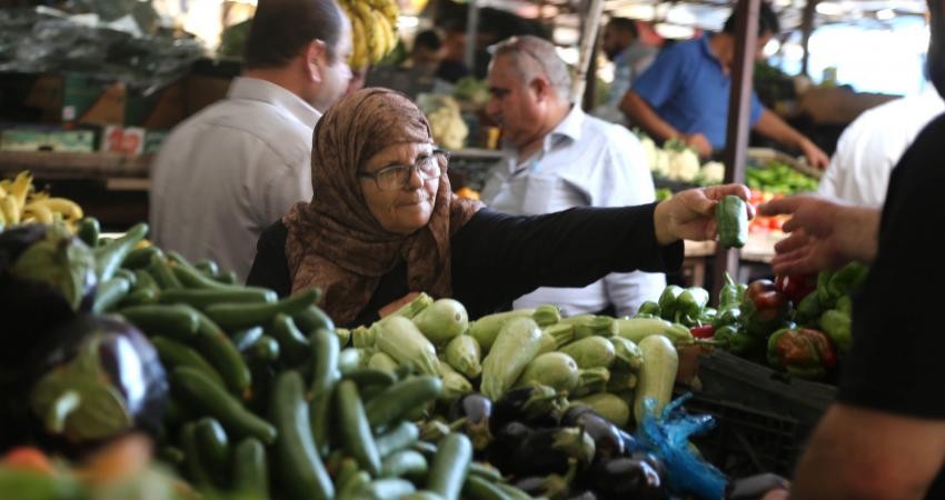 بسبب "كورونا"..انخفاض الناتج المحلي في الضفة وغزة