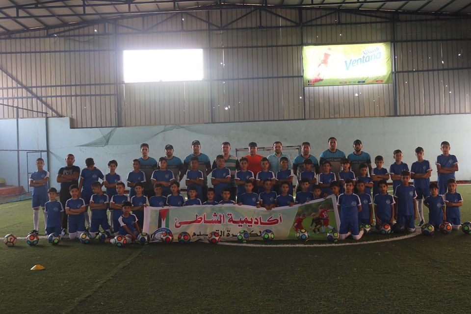 جانب من تدريبات أكاديمية نادي الشاطئ