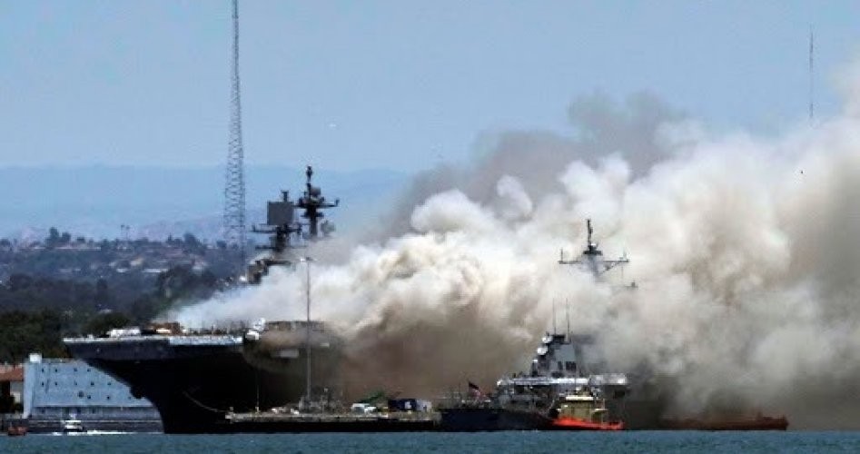 حريق هائل في سفينة تابعة للبحرية الأمريكية في سان دييغو