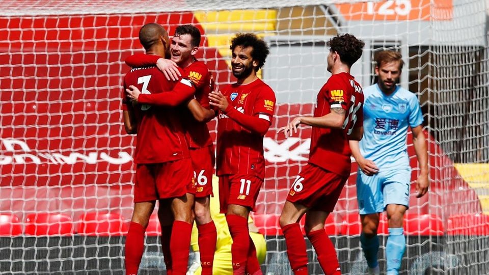 فرحة لاعبي ليفربول بالفوز