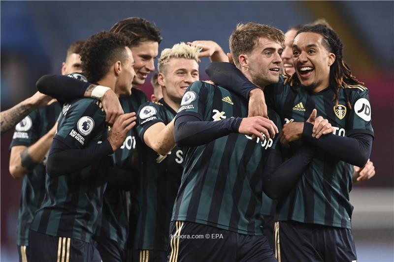 فرحة لاعبي ليدز بالفوز