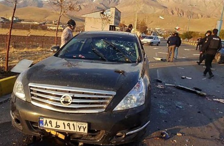 صورة لسيارة عالم الذرة الإيراني محسن فخري زاده الذي اغتيل فيها في طهران
