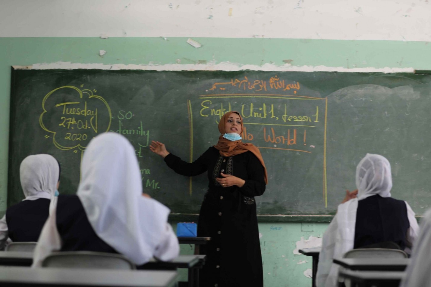 فازت المعلمة الفلسطينية أسماء مصطفى، من قطاع غزة، بجائزة “المعلّم العالمي” لعام 2020،