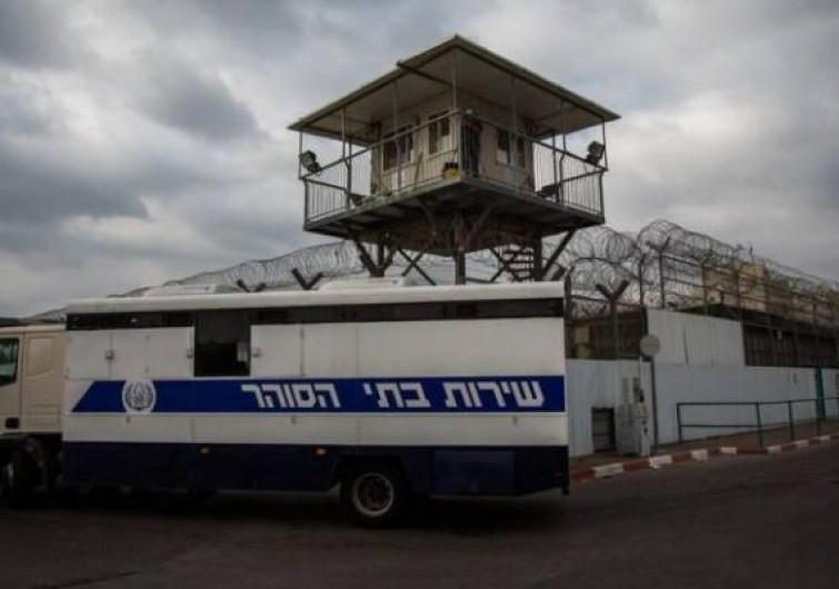 الاحتلال ينتقم من الأسرى داخل السجون