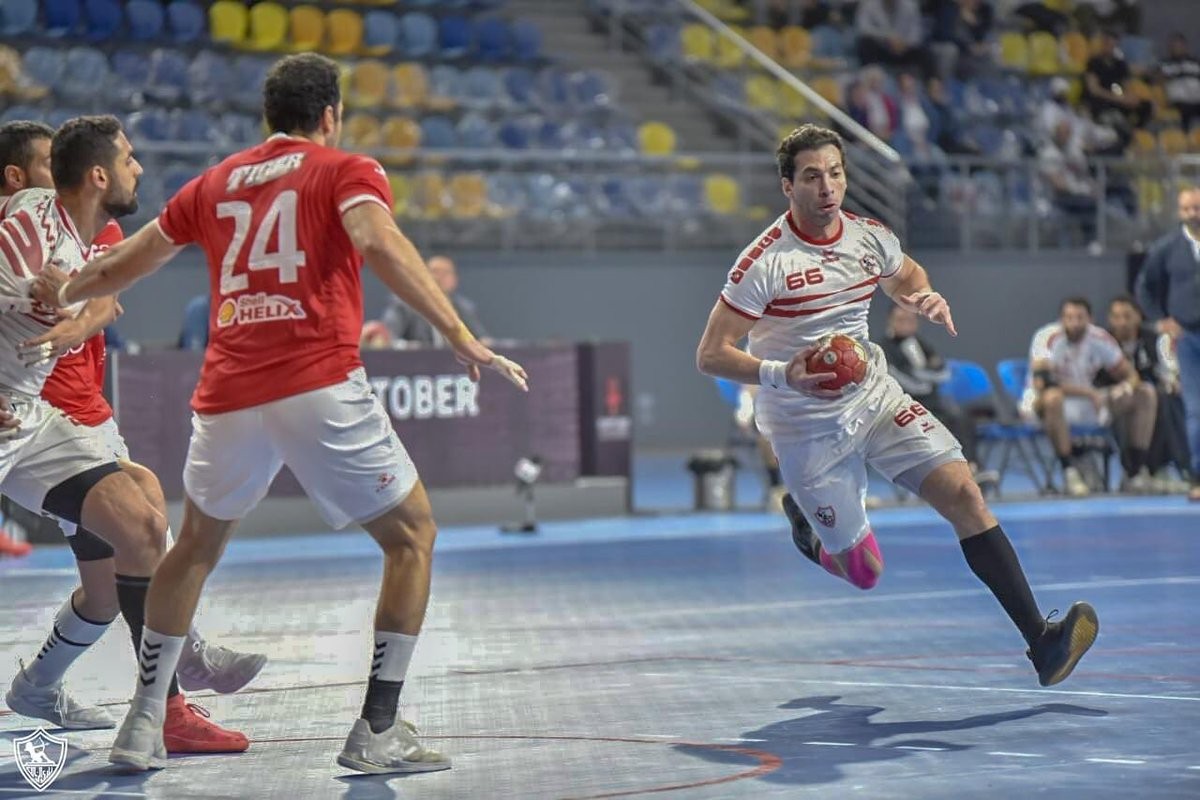 الأحمر يمينا