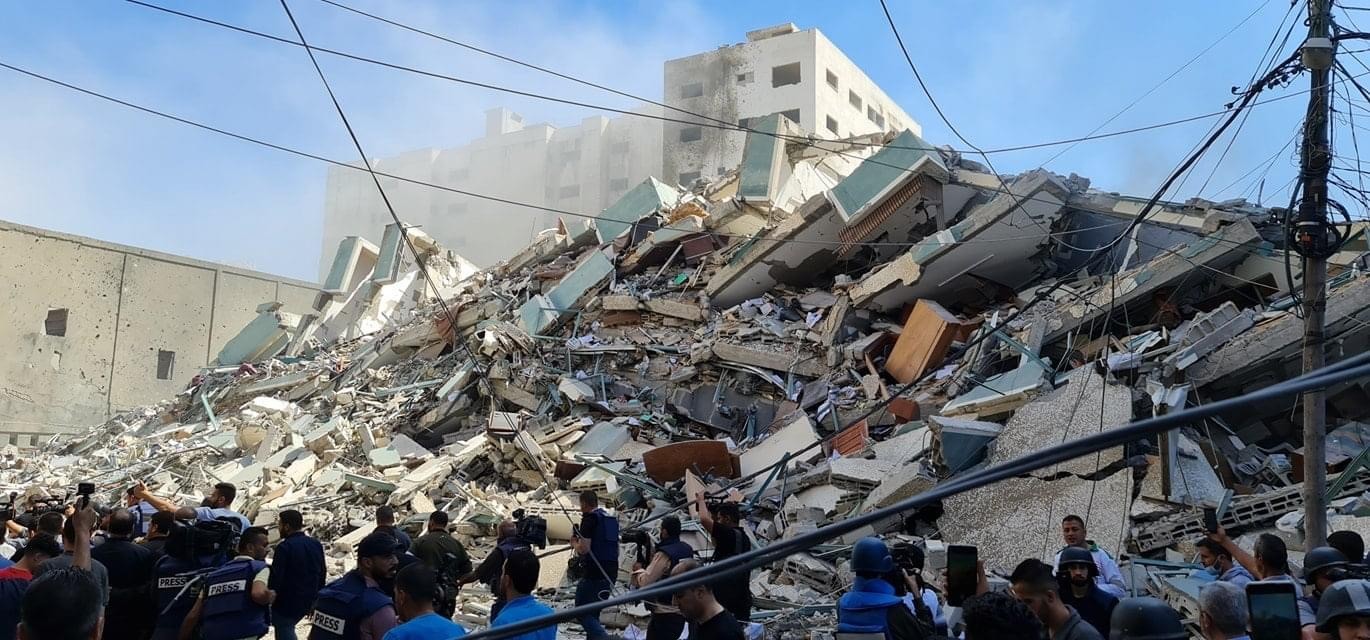 الإعلام الحكومي: قصف المقرات الحكومية جريمة مخالفة للقوانين والأعراف الدولية