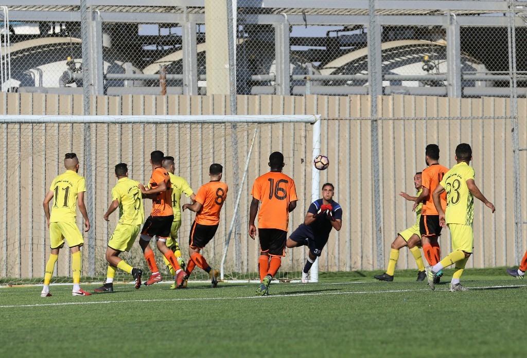 جانب من أحد مباريات دوري الأولى