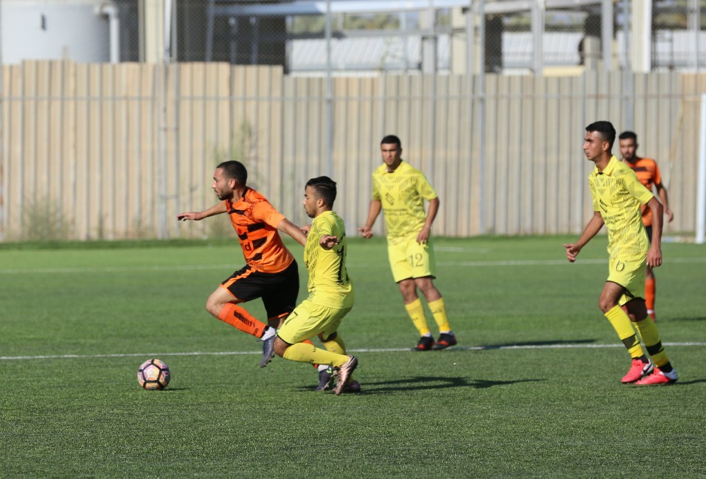 جانب من أحد مباريات دوري الأولى