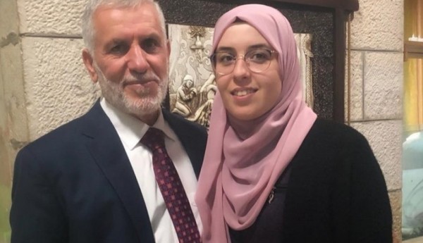 الشيخ جمال الطويل وابنته بشرى