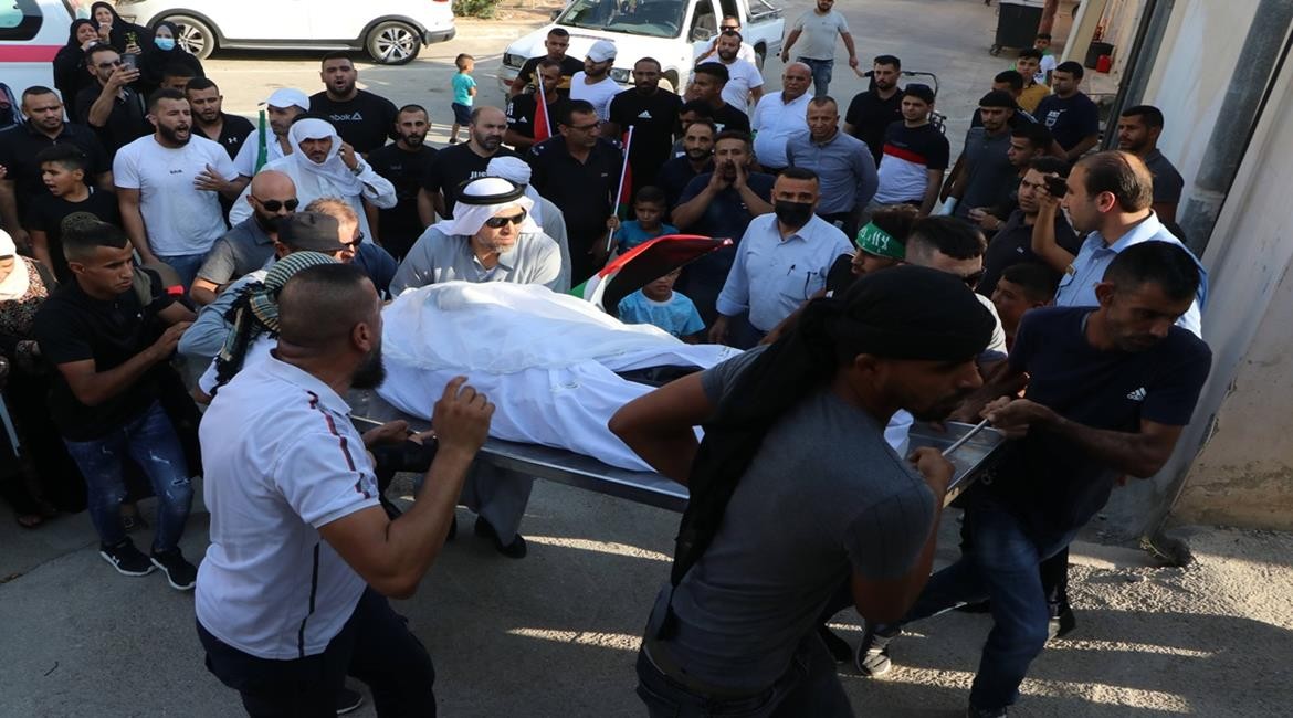 صورة لتشييع جثمان الشهيدة ابتسام الكعبابنة