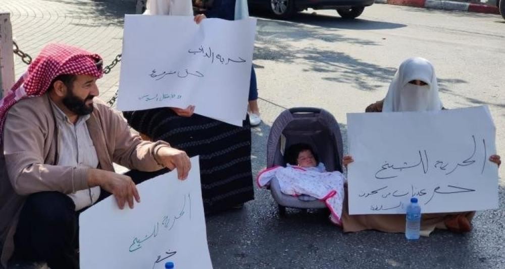 نقل زوجة المعتقل السياسي خضر عدنان لمشفى برام الله.jpg