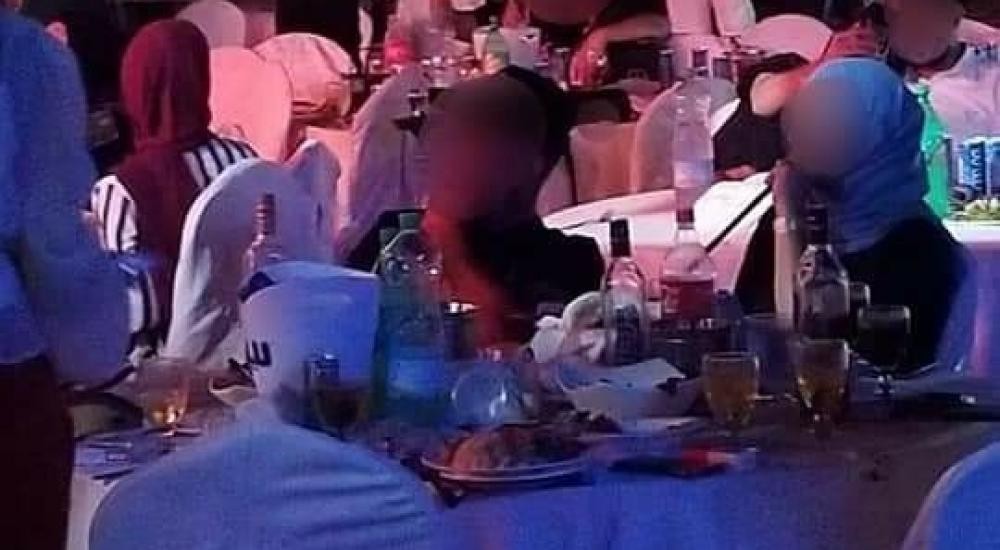 رقص وخمور.. السلطة تسمح بإقامة حفل غنائي ماجن في ساحة مسجد ببيت لحم