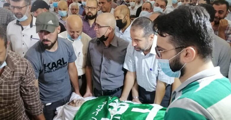 جماهير  غفيرة تشيع القيادي عصام الأشقر بطولكرم