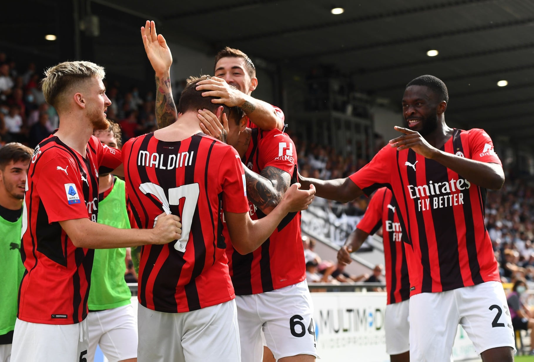 فرحة لاعبي ميلان بالفوز