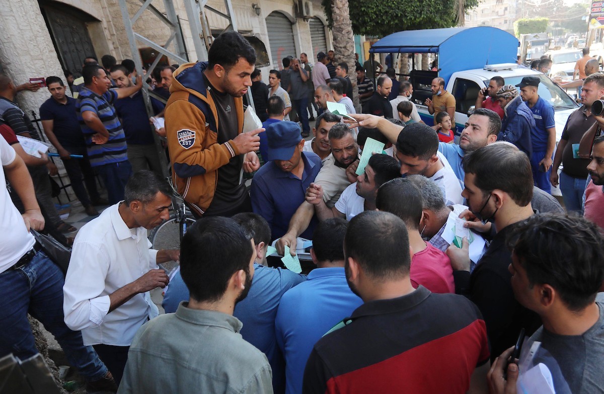 "العمل" بغزة توضح ما يتم تداوله حول سماح الاحتلال بمنح تصاريح "عمال" للمواطنين