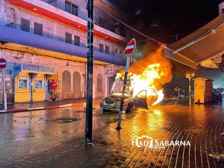 صورة لحرق سيارة للمستوطنين فور دخولها مدينة رام الله