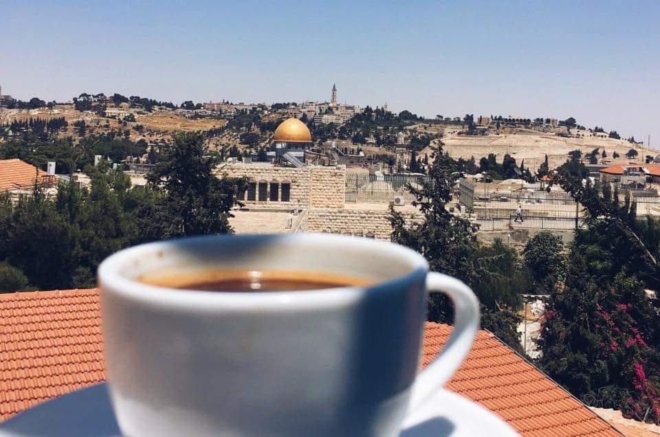 فنجان قهوة في القدس.jpg