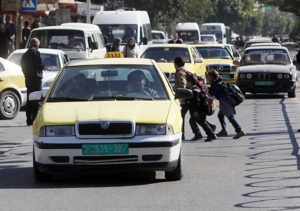 سيارة عمومية بغزة