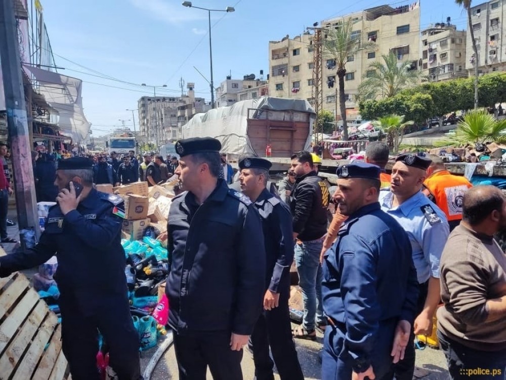 الشرطة تُؤمن شاحنة تجارية عقب احتراقها في الشجاعية
