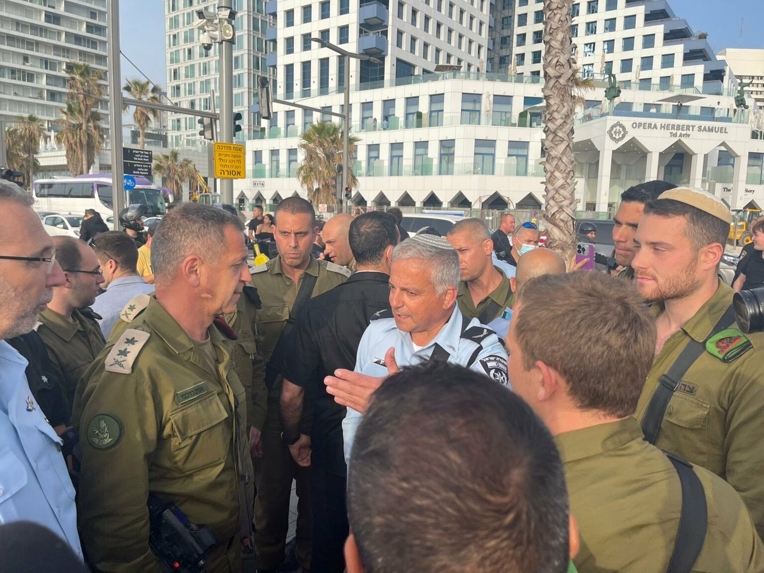 كوخافي في تل أبيب