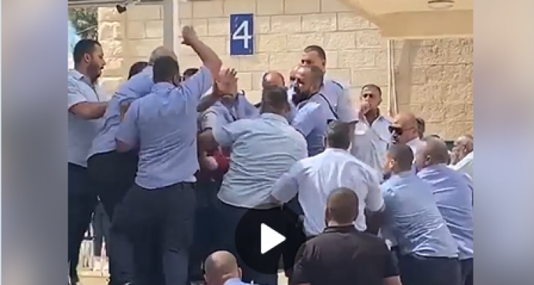 صورة  من الاعتداءات على الطلبة في جامعة النجاح