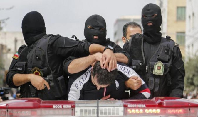 كشفت أنها قبضت بحوزة عناصر شبكة التجسس أجهزة اتصال حديثة وأسلحة ومتفجرا