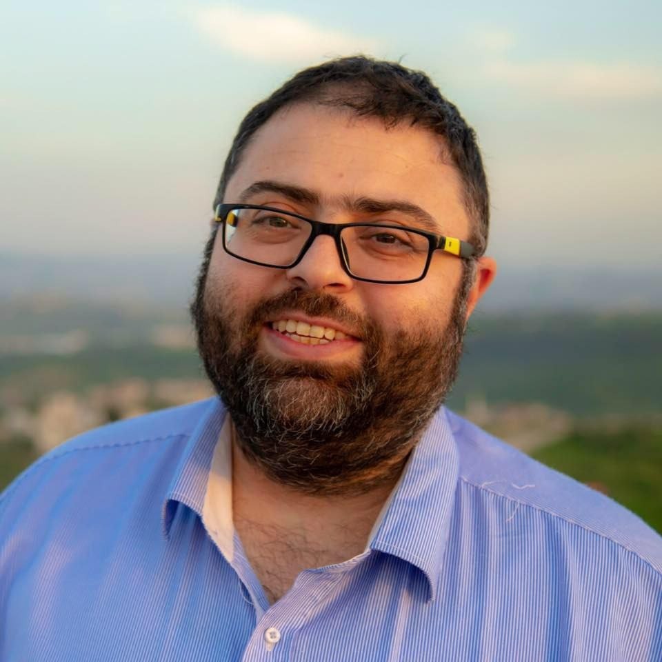 الصحفي إغبارية