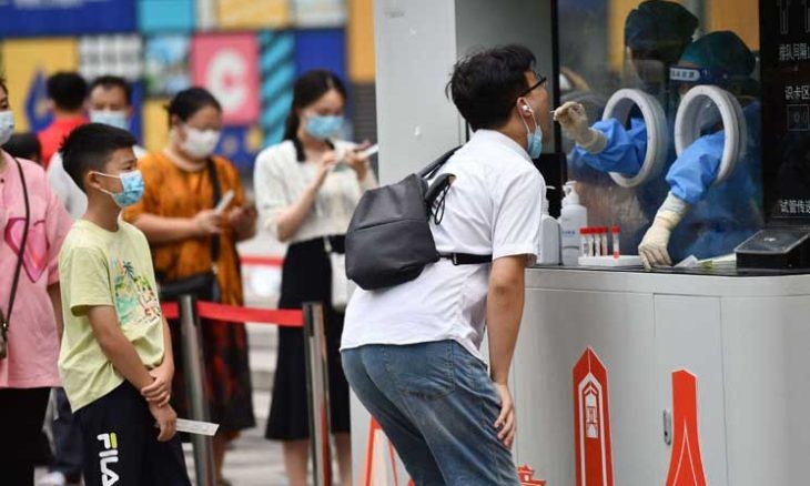 الصين تغلق مدينة "تشنغدو" بعد عودة تفشي كورونا