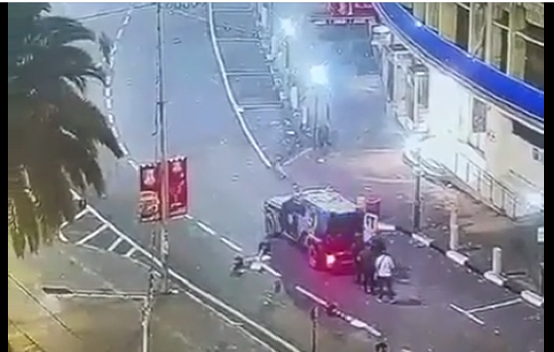 اجهزة السلطة خلال إطلاق النار على المتظاهرين