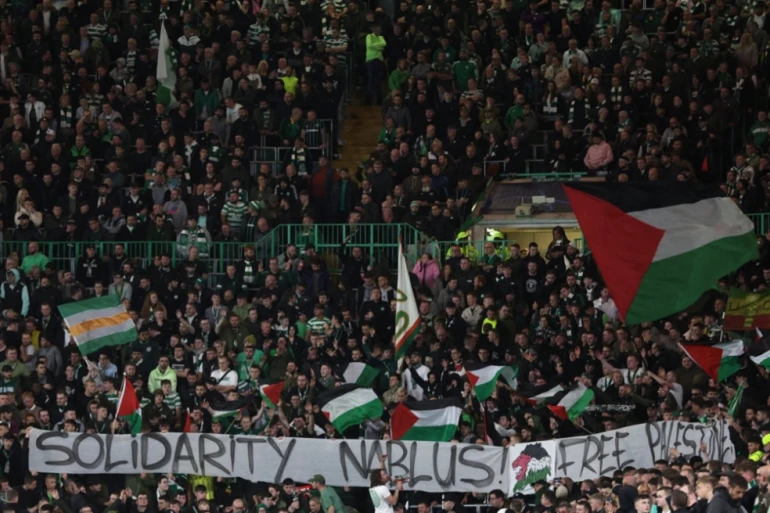 كيف تضامنت جماهير نادي سلتيك الاسكتلندي مع فلسطين ونابلس