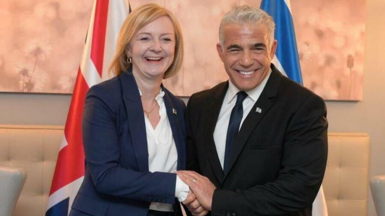 رئيسة وزراء بريطانيا ولابيد