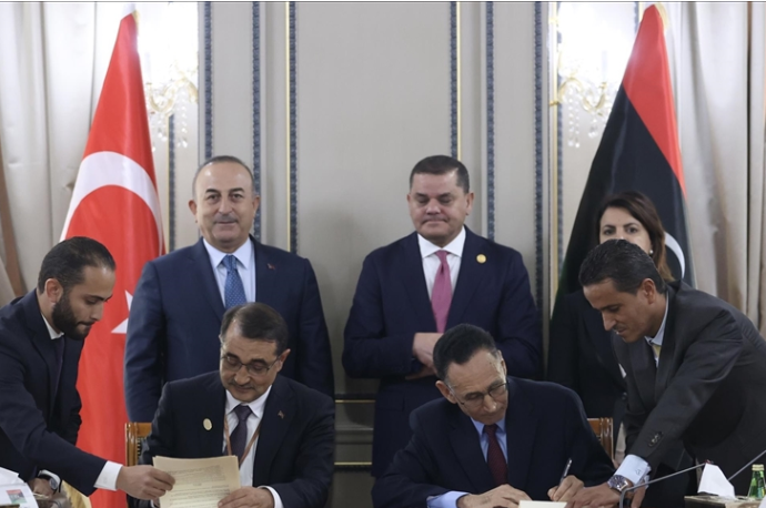 مراسم التوقيع على اتفاقية بين ليبيا وتركيا لتطوير استكشاف وإنتاج النفط والغاز (الأناضول)