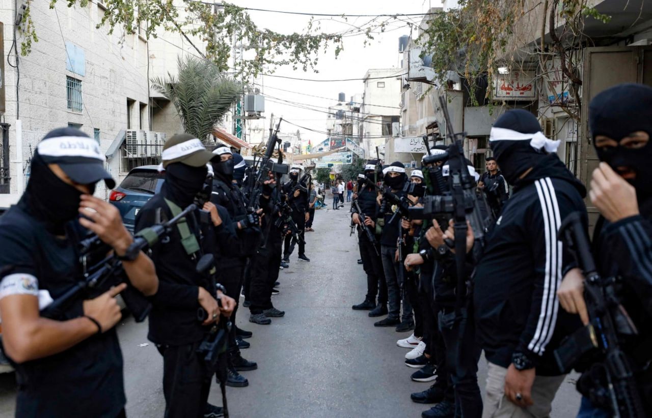 عرض عسكري لكتيبة بلاطة في نابلس