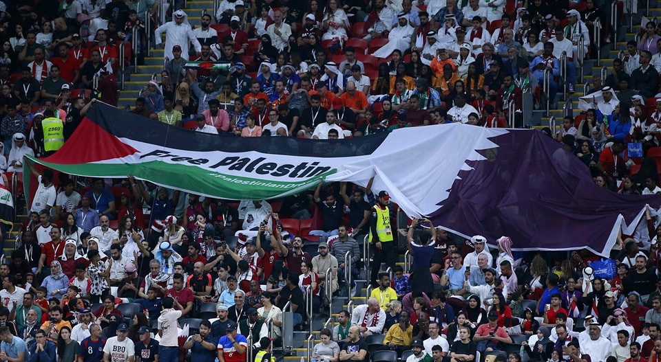 رفع علم فلسطين في المونديال