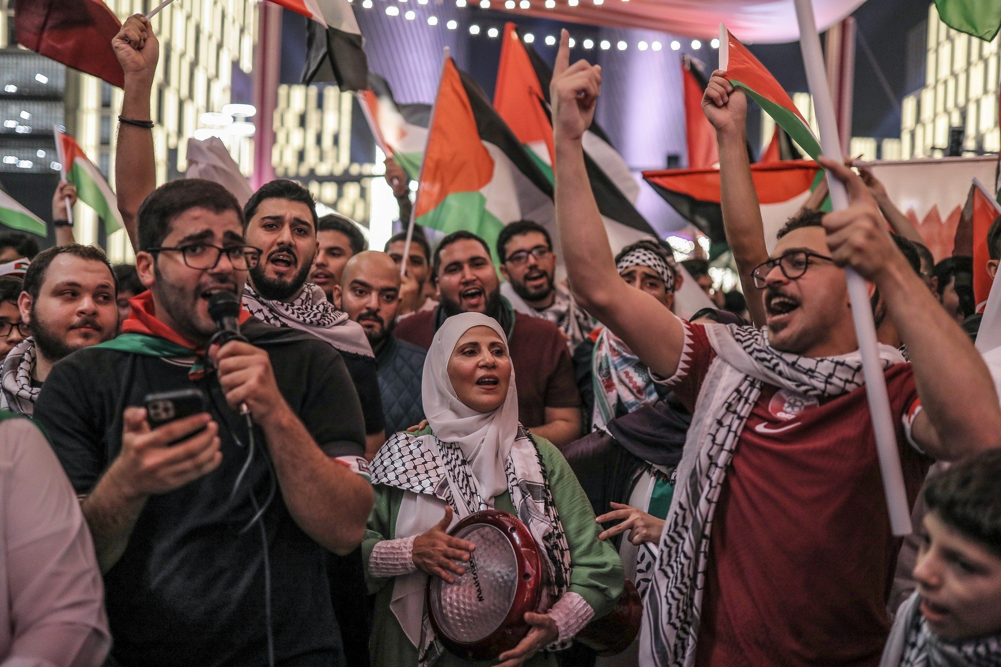 رفع اعلام فلسطين في المونديال