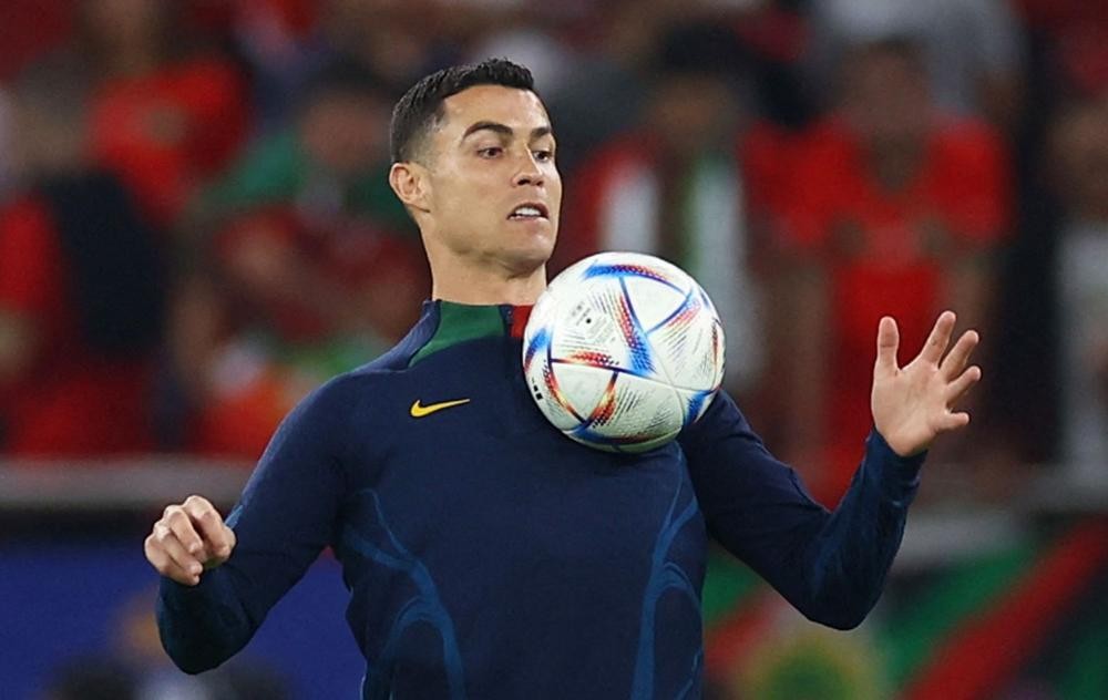 مفاجأة غير متوقعة في عقد كريستيانو رونالدو مع نادي النصر السعودي .. تعرف على تفاصيل انضمام رونالدو للنصر السعودي