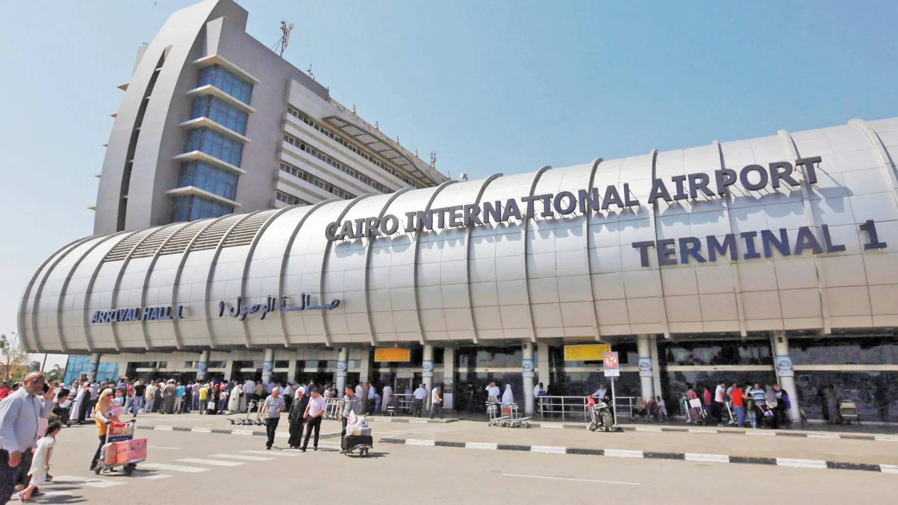 لحاجتها للعملة.. مصر تحدد كمية الدولارات المسموح الدخول بها