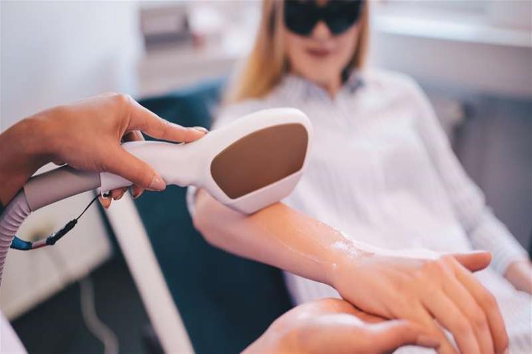 هوس إزالة الشعر بالليزر عند الفتايات.. تعرف على الأضرار