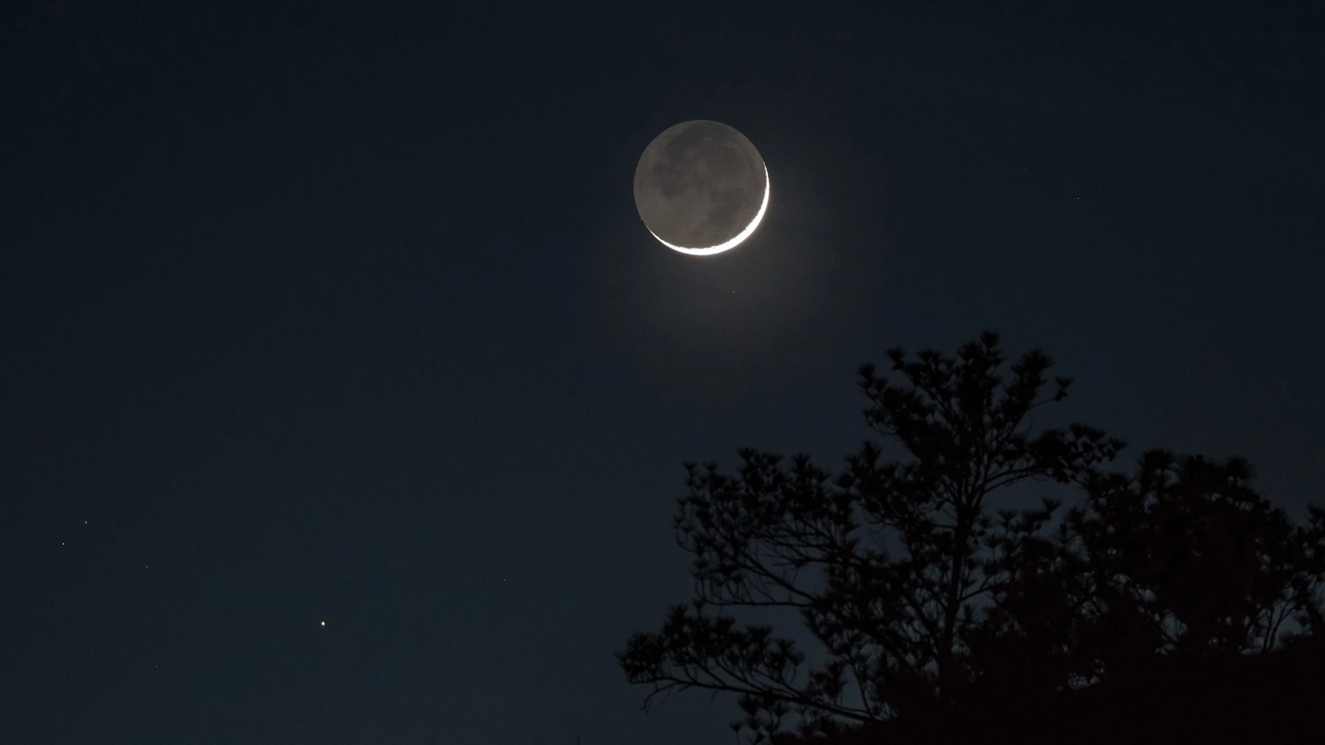 إليك موعد ليلة الخامس عشر من شهر رجب 1444