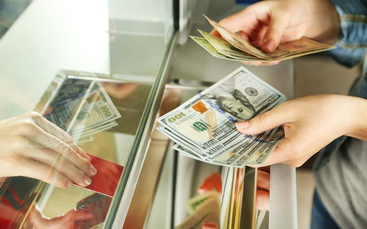 صرف الدولار مقابل الشيكل في غزة