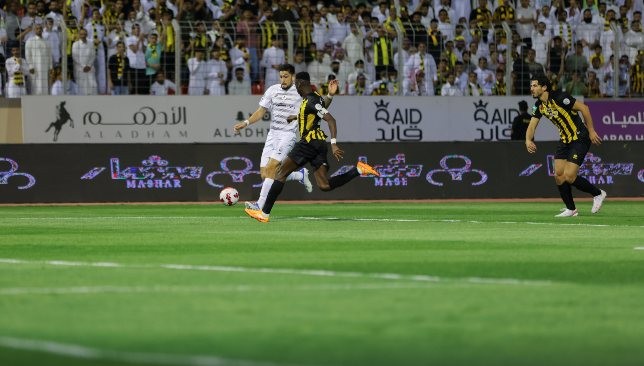 إليك رابط بث مباشر مباراة الاتحاد ضد الطائي في الدوري السعودي