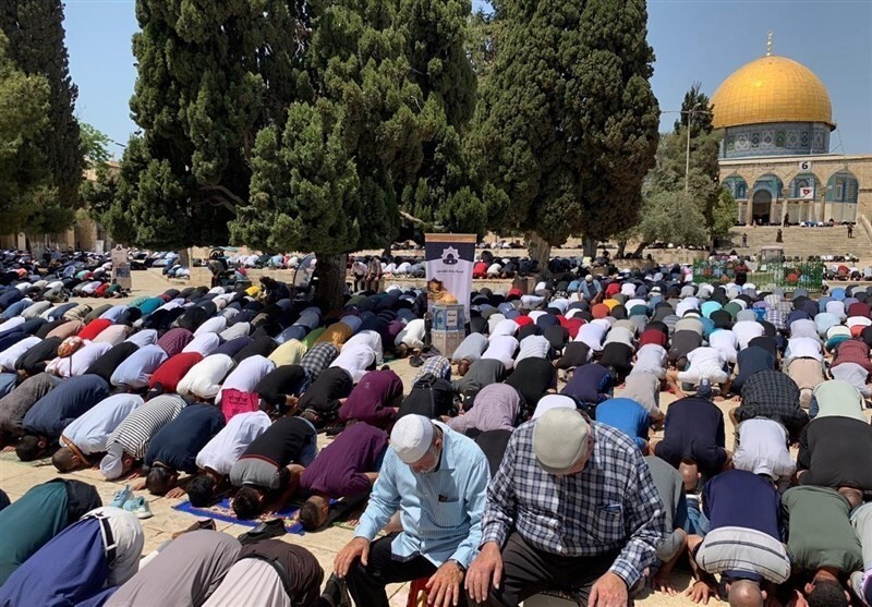 مصلون في الأقصى