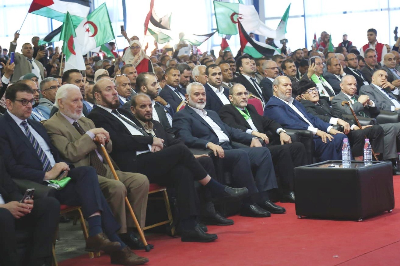 خلال استقبال قيادة حماس بالجزائر