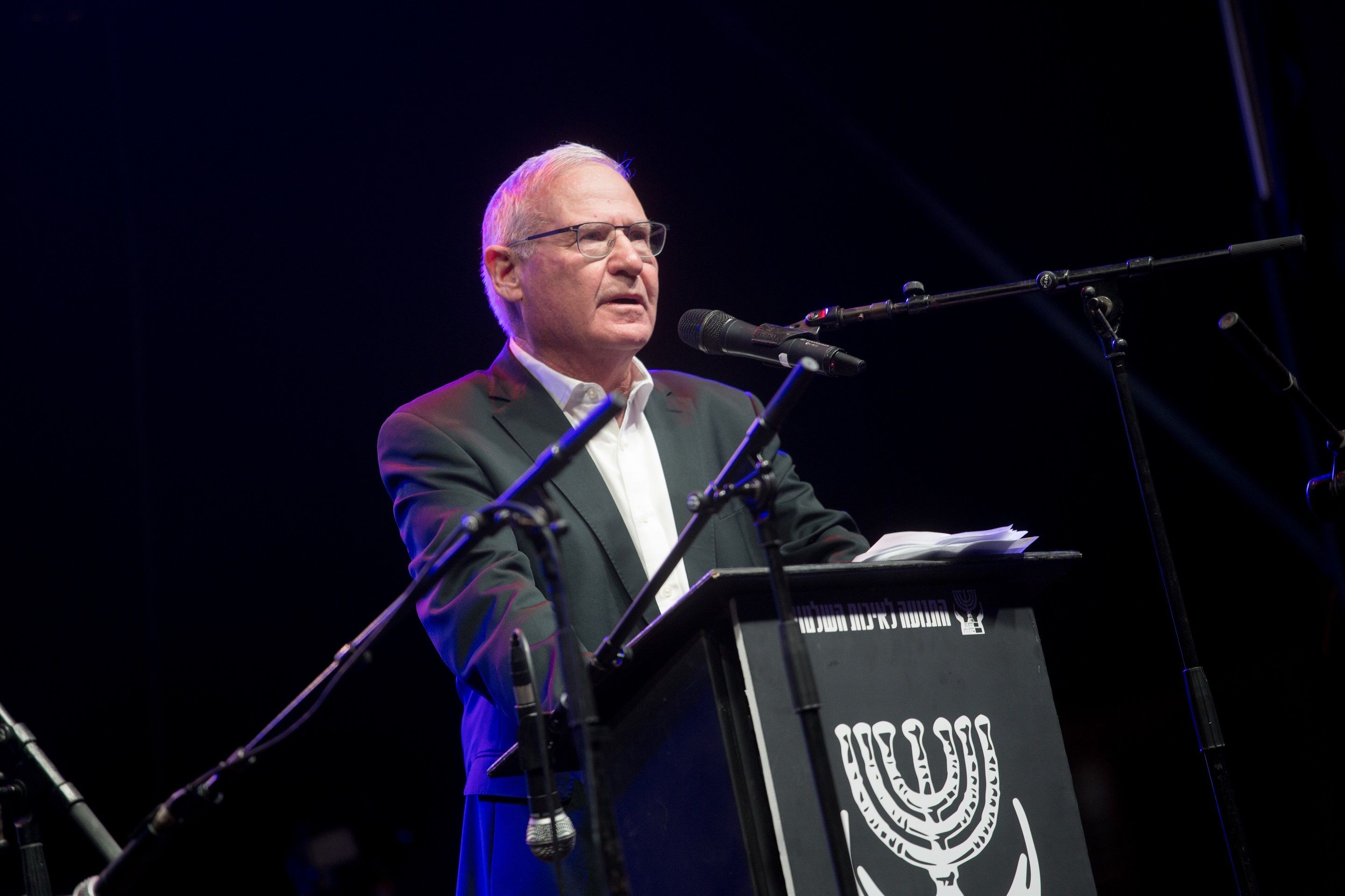 عاموس يدلين